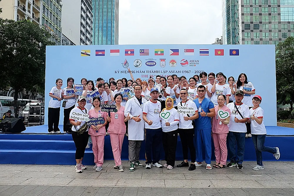 Bệnh viện Sante bảo trợ y tế chương trình đi bộ cùng lãnh sự quán Indo