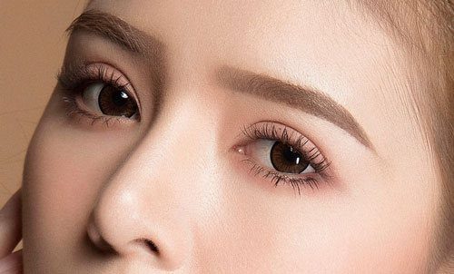 Có nên nâng mũi và cắt mí mắt cùng lúc không?