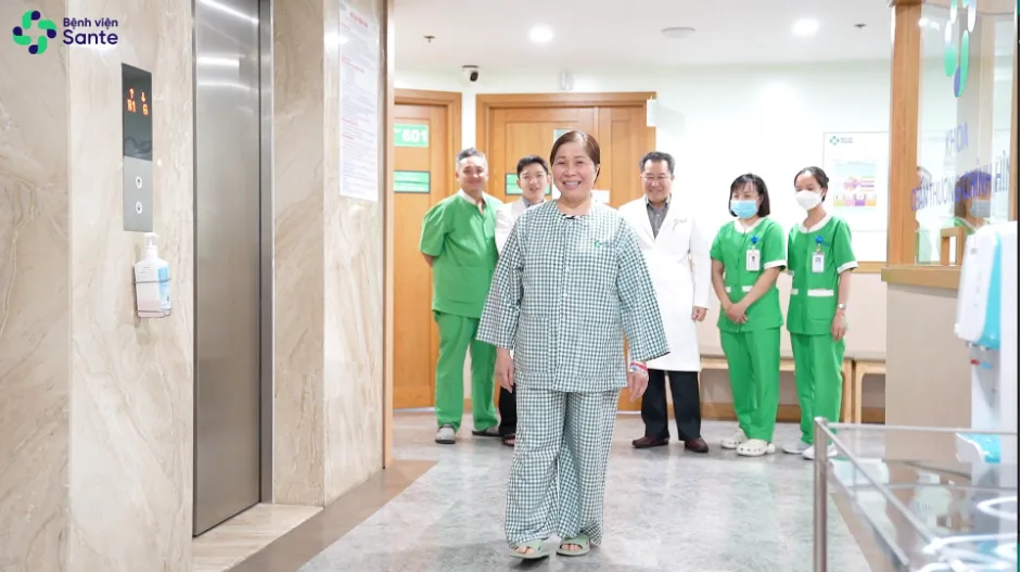 VIỆT KIỀU HÀ LAN VỀ VIỆT NAM THAY LẠI KHỚP GỐI SAU LẦN ĐẦU THẤT BẠI - Hình 3 - Bệnh viện SANTE Bình Thạnh, TP.HCM