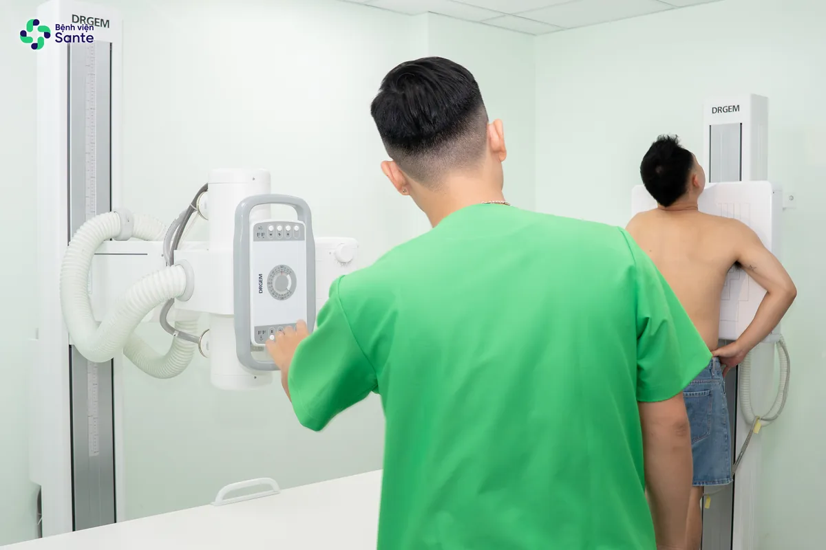 Bệnh viện Sante - Khám Sức Khỏe Tổng Quát Gồm Những Gì? Danh Mục Chuẩn Y Khoa & Lưu Ý Từ Bác Sĩ SANTE (Hình 4) Hệ thống máy chụp X-quang kỹ thuật số DRGEM tại Bệnh viện Quốc tế SANTE