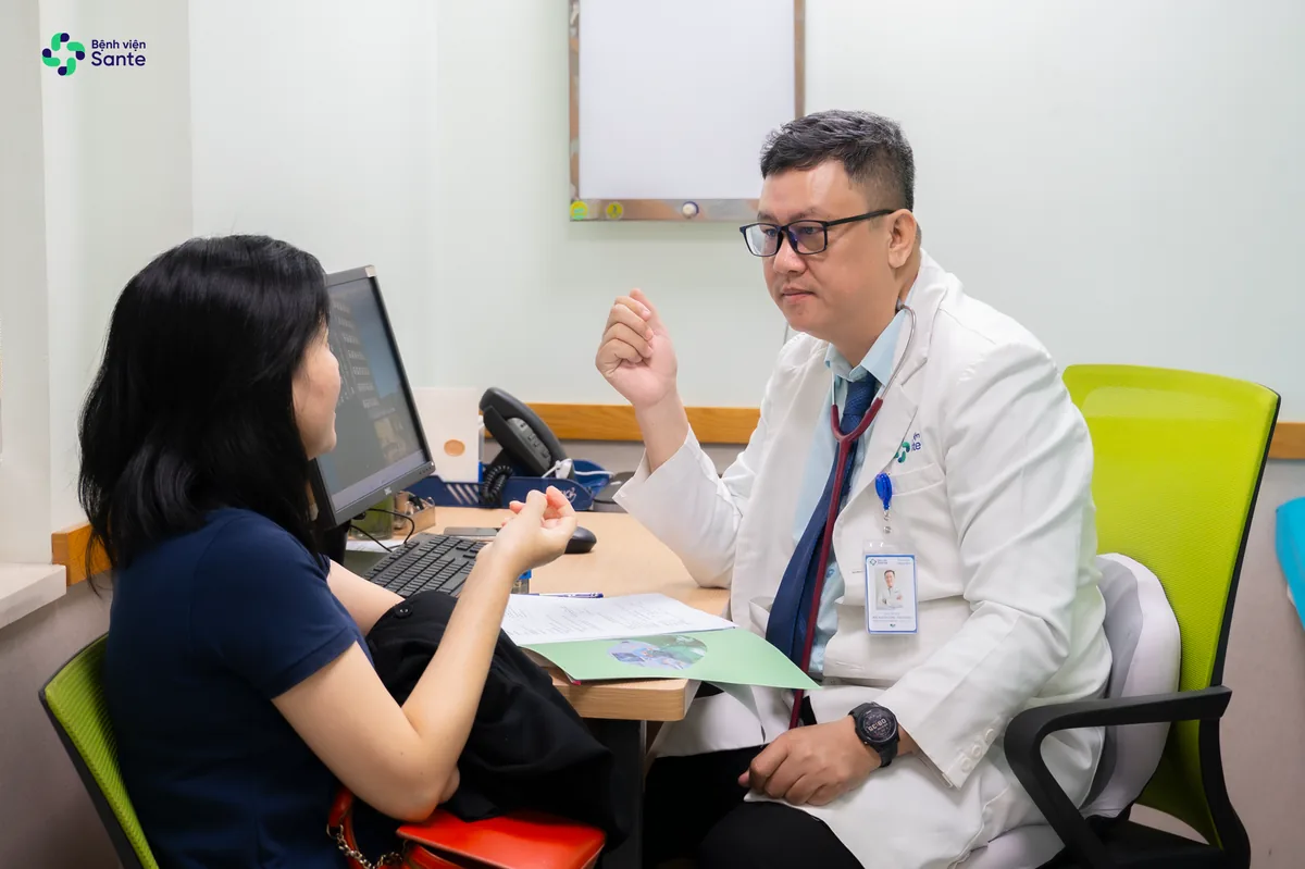Bệnh viện Sante - Khám Sức Khỏe Tổng Quát Gồm Những Gì? Danh Mục Chuẩn Y Khoa & Lưu Ý Từ Bác Sĩ SANTE (Hình 2) Quy trình khám chuyên khoa và kiểm tra các chỉ số sinh tồn tại Bệnh viện SANTE