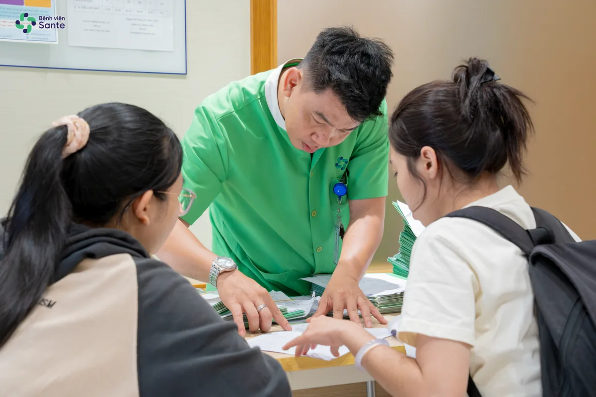 Bệnh viện Sante - Khám Sức Khỏe Tổng Quát Gồm Những Gì? Danh Mục Chuẩn Y Khoa & Lưu Ý Từ Bác Sĩ SANTE (Hình 3) Hệ thống máy xét nghiệm cận lâm sàng hiện đại đạt chuẩn tại Bệnh viện SANTE